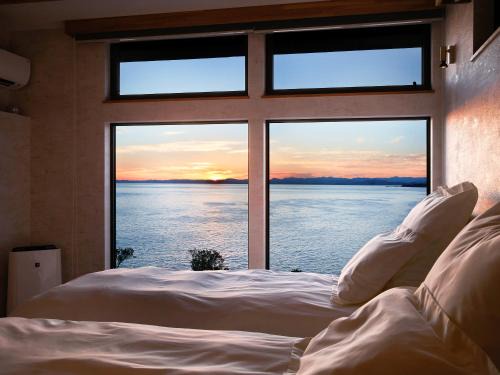 Aki Villa | Private Villa with Pool and Sunset in Kochi