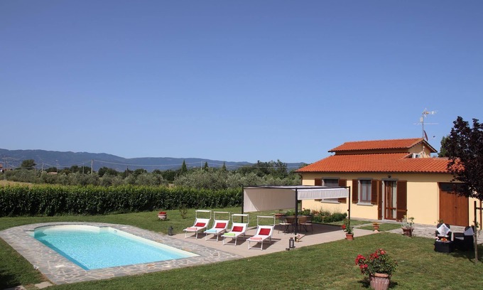 Ferretto Villa | Private Villa with WIFI, private pool, A/C, TV, pets allowed, panoramic view, close to Cortona