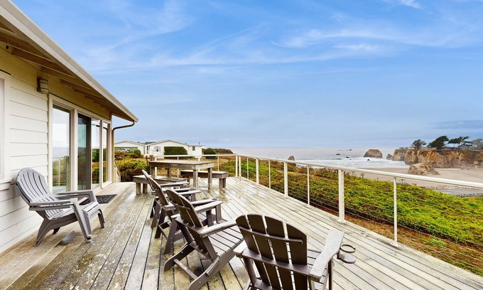 Fort Bragg House | Private Waterfront Home with Private Hot Tub and Central Heat - Walk to Ocean