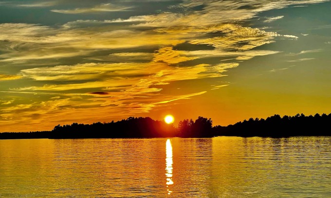 The Archipelago Cottage | Private West-Facing Lakeside Retreat - Stunning Shoreline & Sunsets