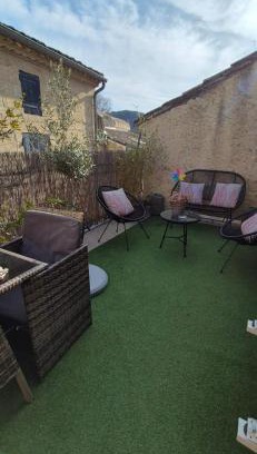 Collias Apartment | Proche d'Uzès la Terrasse du soleil levant