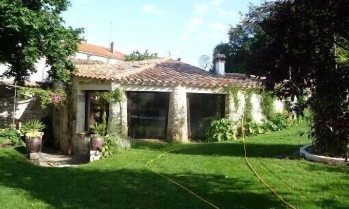 Fontenay-le-Comte Cottage | PROMOTION EARLY JULY -10% - Unusual stone cottage - Swimming pool, garden and park