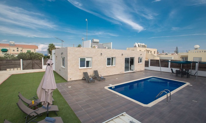 Protaras Cottage | Protaras Holiday Villa GD42 - a villa that sleeps 6 guests in 3 bedrooms
