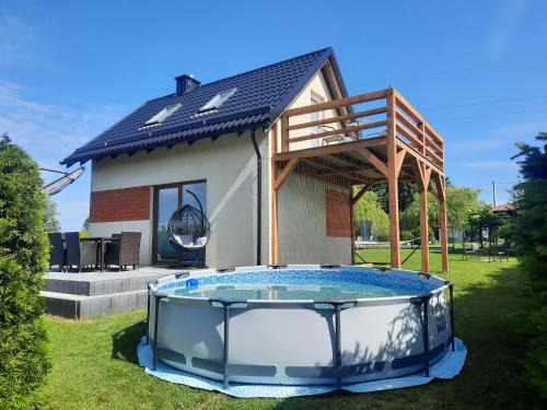 Czarna Dabrowka House | Przy jeziorze - domek na Kaszubach z balią