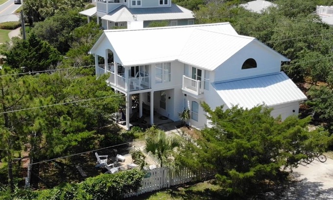 Seacrest House | PUBLIC BEACH ACCESS 65 steps from door. Central to all of 30A! Bikes included.