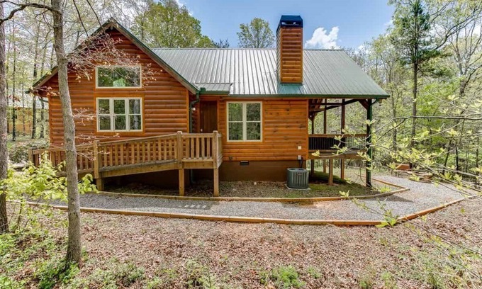 Cleveland Cabin | Pure Gold-Voted Top New Design Super Luxury and Private