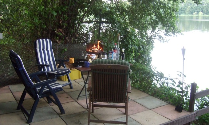 Wunsdorf House | Pure idyll: own fishing and jetty, boat, lake access