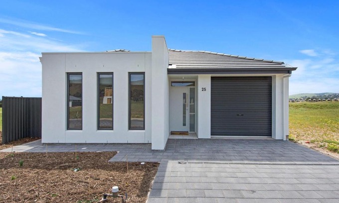 Normanville House | Putters Paradise 25-30 Troon Drive
