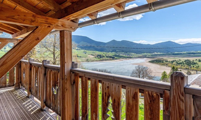 Puyvalador House | Puyvalador House – Mountain Charm, Stunning Lake View, 10 min from Ski Slopes