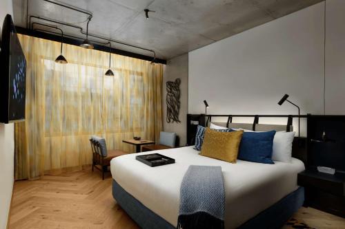 Melbourne Central Business District Hotel | QT Melbourne