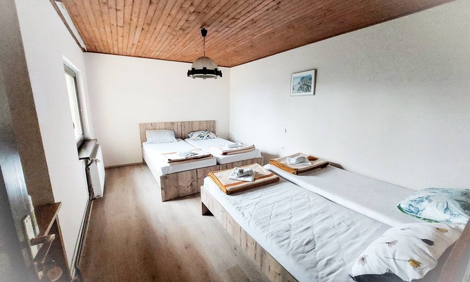 Hrastnik House | Quadrupe Room with Balcony at Planinski Dom Gore