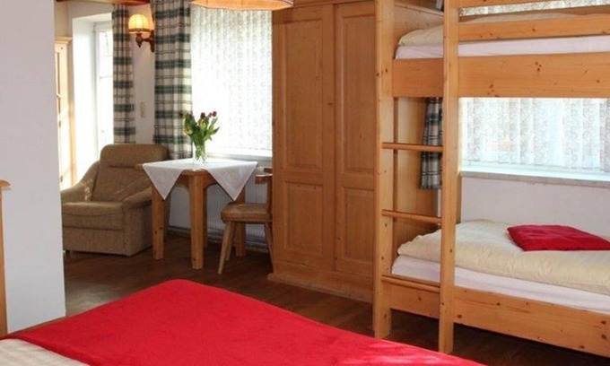 Tiefgraben Apartment | Quadruple room 17 - Kasleitner organic farm (3 flowers)