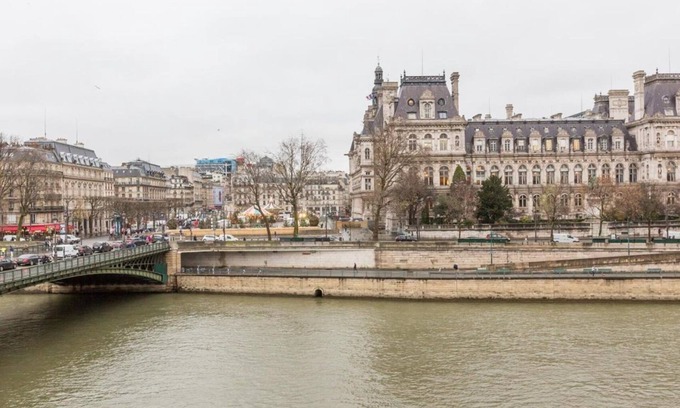 Notre Dame Apartment | Quai aux Fleurs on Paris' ultra-chic Île de la Cité next to Notre-Dame de Paris