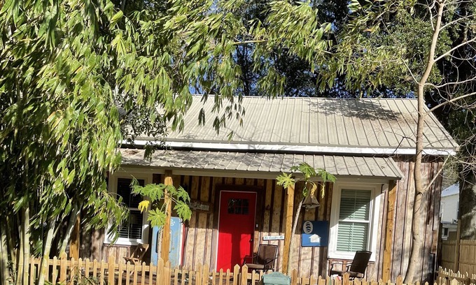 Downtown Historic District Cottage | Quaint 150 year old Lincolnville cottage, restored to its old world charm.(pets)