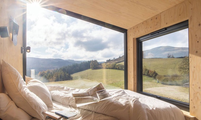 Hope Valley Cabin | Quaint & cosy cabin tucked away in a private slice of Peak District countryside.
