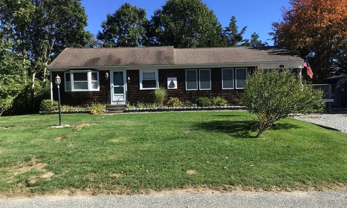 Kenyon Cottage | Quaint cottage close to beach! BEACH ACCESS INCLUDED!