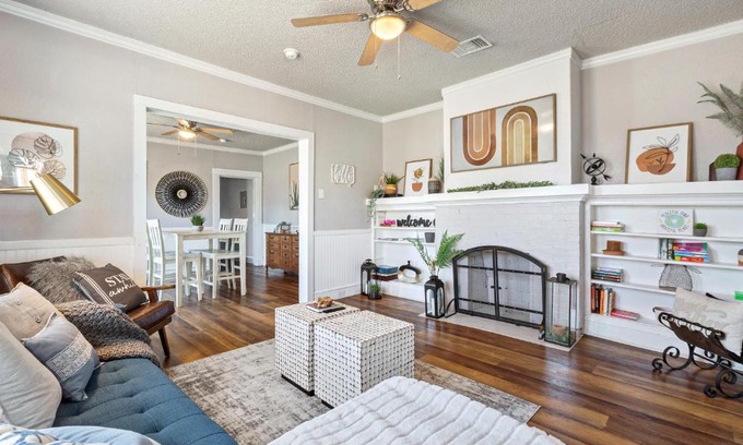 Waco Apartment | Quaint Cottage downtown Waco close to Magnolia, Baylor uni., Cameron Park Zoo.