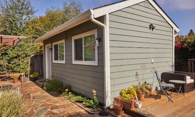 Kensington Apartment | Quaint Cottage nestled in the Kensington Hills