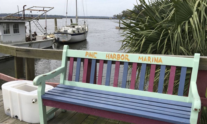 Pine Harbor Cottage | Quaint Cottage with Marina Access and Free Boat Lift Privileges plus dockages