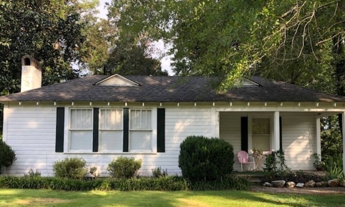 Montevallo Cottage | Quaint little cottage in the country, minutes from the University of Montevallo