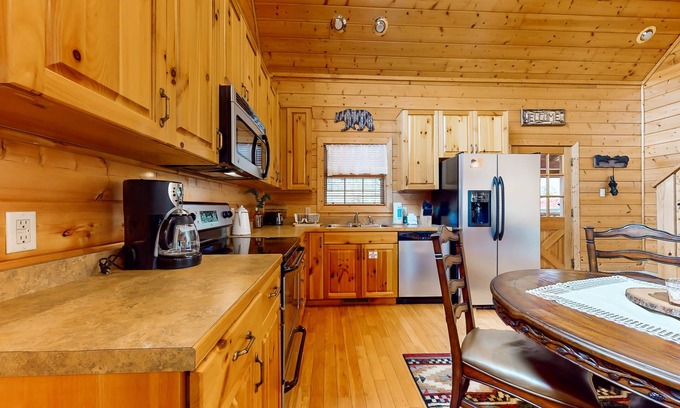 Gatlinburg - Pigeon Forge Cabin | Quaint mountain cabin with hot tub, pool table, fireplace, AC, & pool access