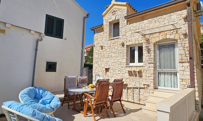 Bol Cottage | Quaint old stone cottage with large terrace just 150m from the beach