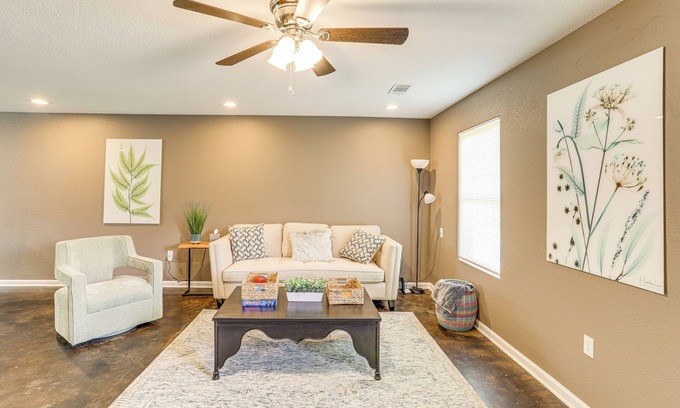 Pocahontas House | Quaint Pocahontas Townhome, Central Location!