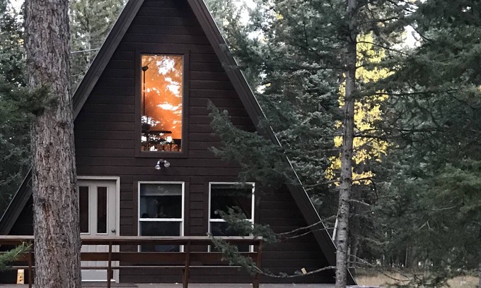 Cimarron Cabin | Quaint, Quiet and Cozy Cottage in the Mountains