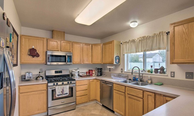 Russian Jack Park Cottage | Quaint Ranch Home w/Yard in Midtown Anchorage!