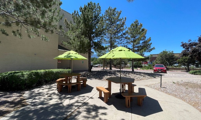 West Colorado Springs Hotel | Quality Inn and Suites Garden of the Gods