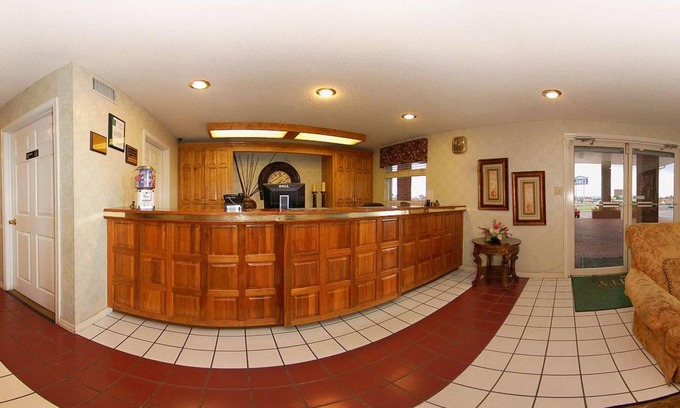 Russellville Hotel | Quality Inn Russellville I-40