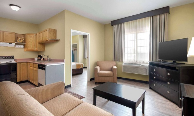 Allison Hotel | Quality Inn & Suites Gallup I-40 Exit 20