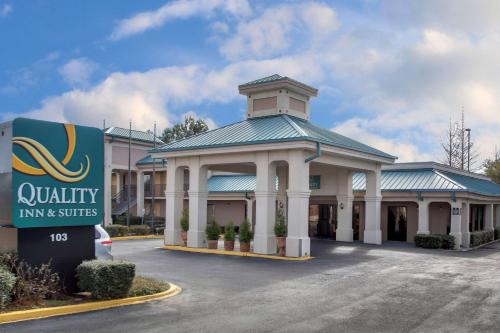 Clinton Hotel | Quality Inn & Suites