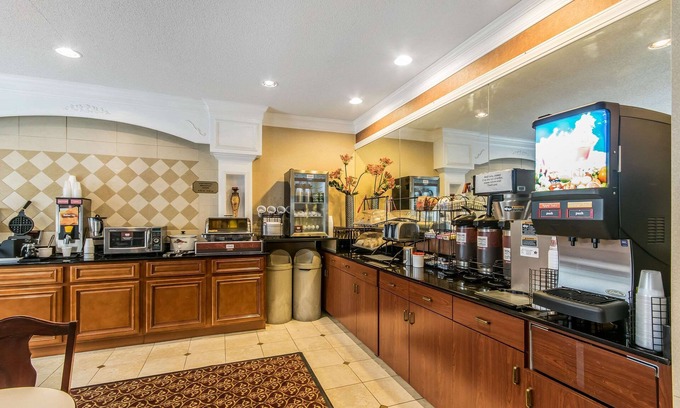 Haubstadt Hotel | Quality Inn & Suites