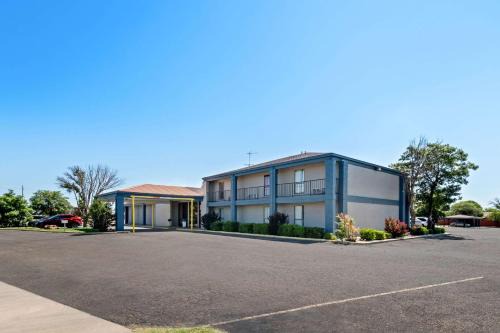 Plainview Hotel | Quality Inn