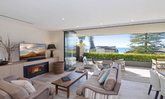 Avoca Beach Apartment | Quarterdeck 1 - Luxury Apartment Suits 2 Families