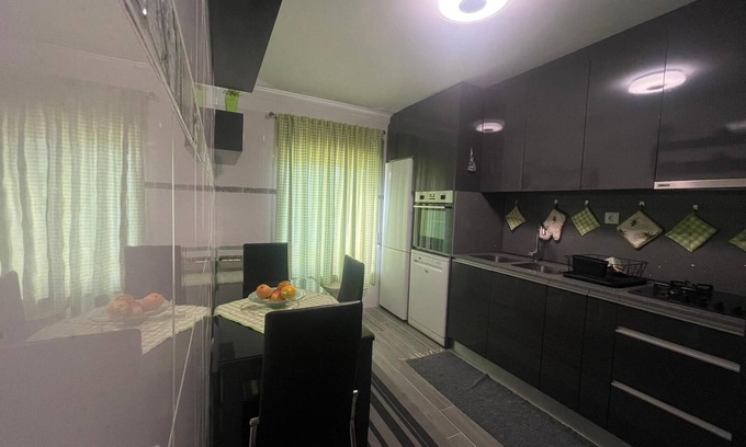 Palhais Apartment | Quarto com wc no Montijo