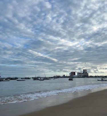 Mucuripe House | Quarto na Av Beira mar em apto familiar