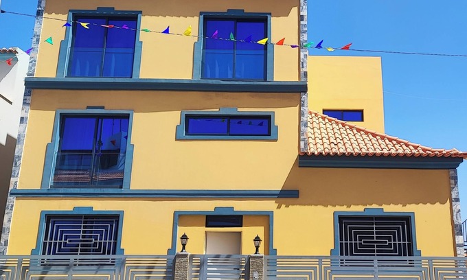 Praia Hotel | Quartos com AC,tv, casa de banho privativa, WiFi, Praia de mar nas proximidades.