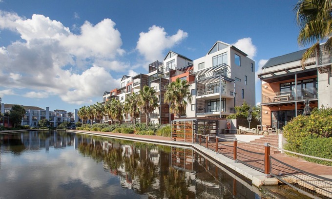 Century City Apartment | Quayside 301 by CTHA