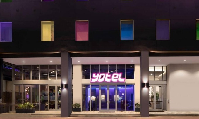 Downtown Miami Hotel | Queen bed near Downtown Miami, cruise port, Kaseya Center & Bayside Park