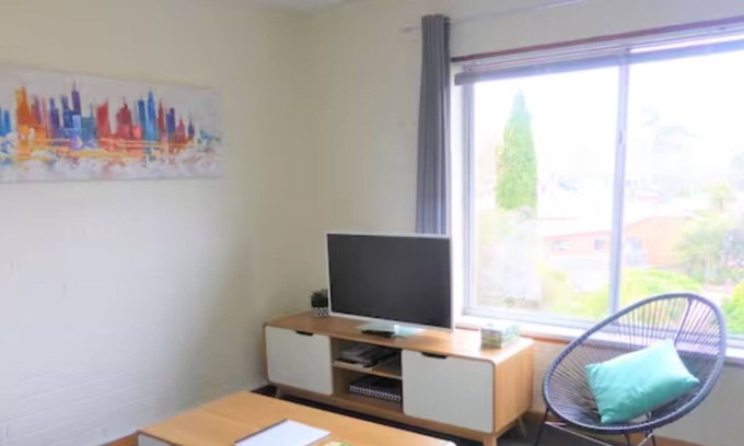 Hobart Central Business District Apartment | Queen St Apartment - walk to Salamanca