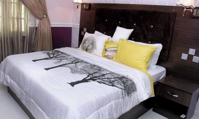 Port Harcourt Hotel | QUEENS GATE HOTEL