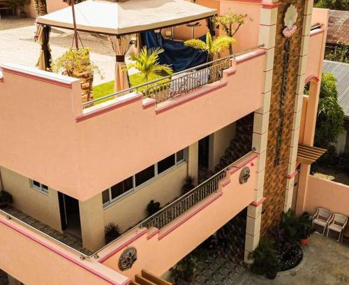 Lucap Hotel | Queenslander Hotel and Restaurant
