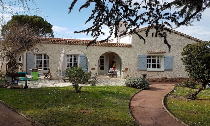 Castelmaurou House | Quiet 10 kms Toulouse villa on small park + swimming pool h-sol 8x5