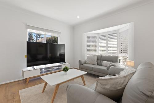 Glenelg South House | Quiet 2-Bed Retreat with Private Courtyard