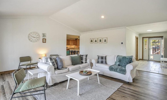 Cripple Creek Ski Chalet | Quiet 3BR Cabin w Peak View near Cripple Creek