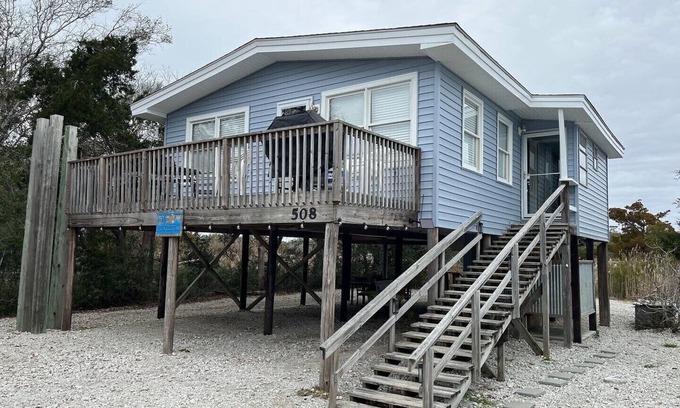 Long Beach House | Quiet beach house steps away from the ocean with private pier to view the marsh.