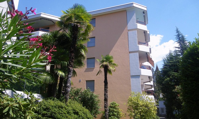 Minusio Apartment | Quiet & central–ideal starting point for swimmers & adventurous people