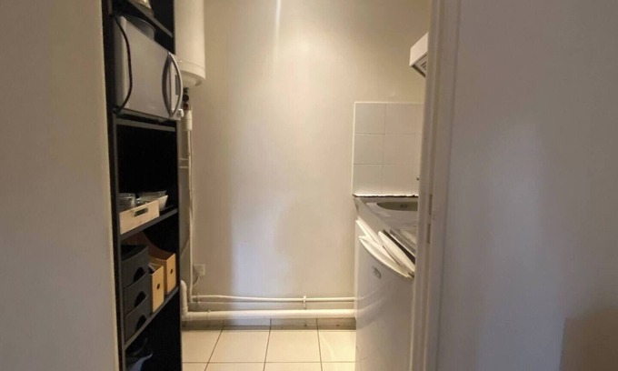 Puteaux Apartment | QUIET, COSY STUDIO IN SURESNES